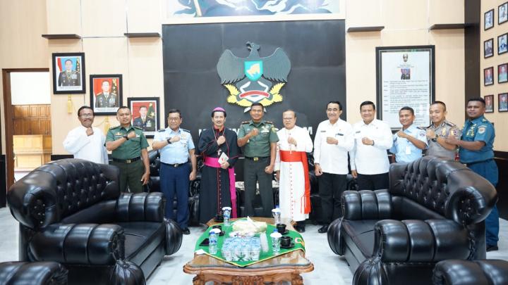 Uskup Agung Jakarta Kardinal Prof.Dr.Ignatius Suharyo Hardjoatmodjo Kunjungan ke Lingkungan TNI Polri Keuskupan Sufragan Tanjung Karang 