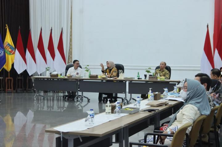 Ketua Dekranasda Provinsi Lampung Pimpin Rapat Persiapan Pelaksanaan Pameran Kriya Nusa Tahun 2022