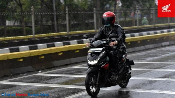 Musim Hujan Datang, Pilih Jas Hujan Yang Tepat 