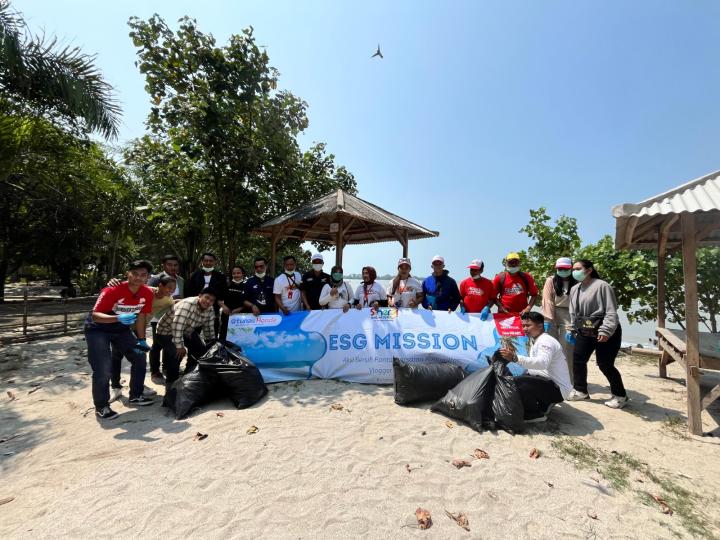 TDM Ajak Awak Media dan Vlogger Gelar Aksi Bersih Pantai Agro, Legian 