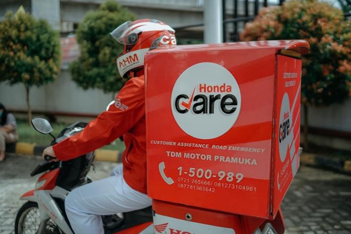 Motor Honda Kesayanganmu bermasalah saat dijalan? Kontak Honda CARE Aja! 