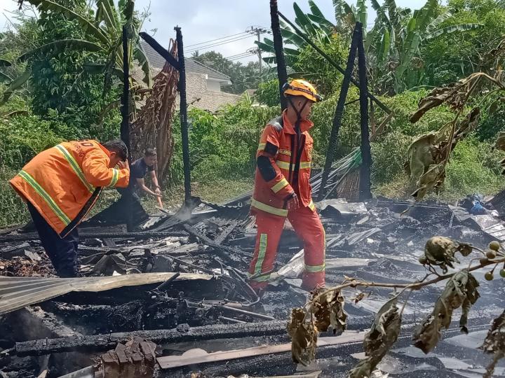 Satu Unit Rumah di Kelurahan Bakung Ludes Terbakar