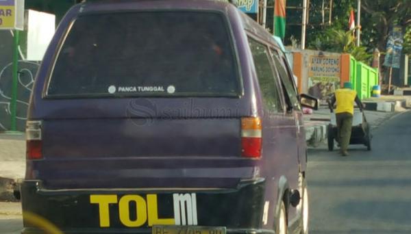  Foto  Mobil  Angkot Berkaca Gelap di Bandar  Lampung 