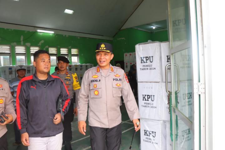 Kapolresta Bandar Lampung Tinjau Logistik Pemilu di Sejumlah PPK, Pastikan Aman