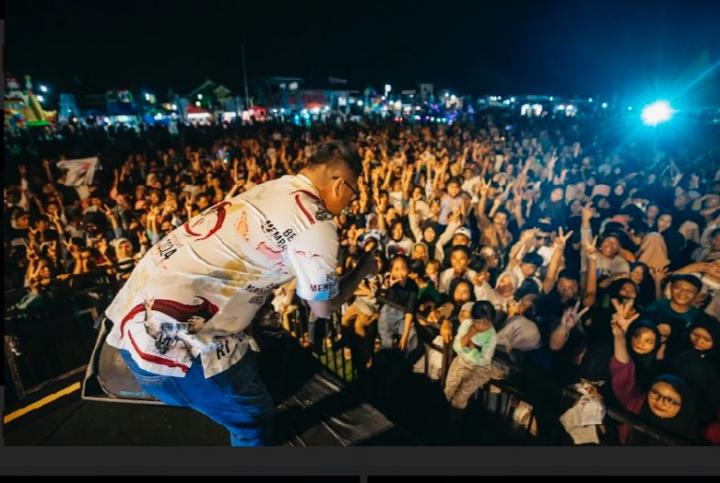 Konser Kampanye Gebyar Indonesia Maju Prabowo - Gibran di Desa Sidorejo Lampung Timur, Tampilkan Simulasi Pencoblosan Dengan Surat Suara Raksasa