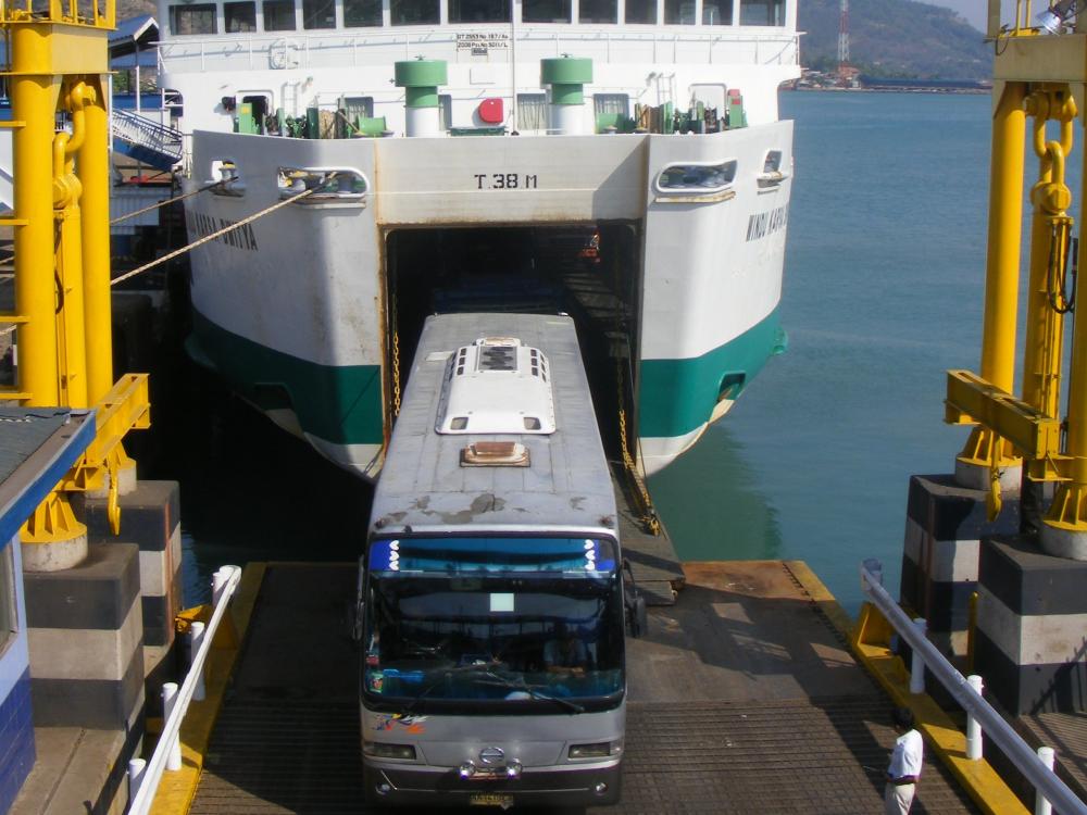 ASDP Merak Larang Truk  Masuk Dermaga