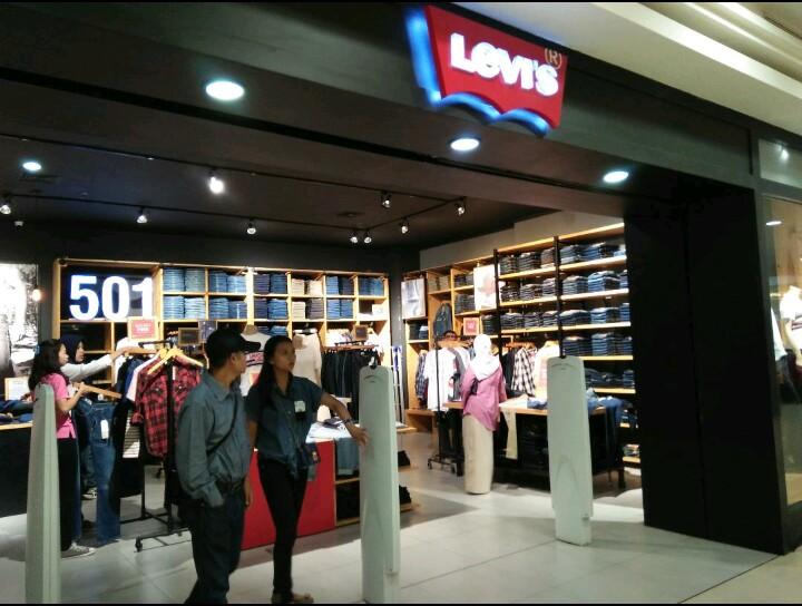 one utama levis