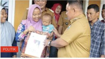 Bupati Lampung Selatan Beri Bantuan Bayi Penderita Jantung Bocor 