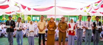 Bupati Nanang Ermanto Kunjungi dan Berikan Materi Dialog Wawasan Kebangsaan Di SMAN 1 Kalianda