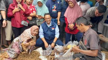 Kunjungi Pasar Natar, Anies Baswedan 