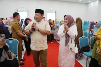 Gubernur Arinal Dan Ibu Riana Bersama Ribuan Masyarakat Hadiri Pengajian Akbar Pemerintah Provinsi Lampung di UIN Radin Intan Lampung 