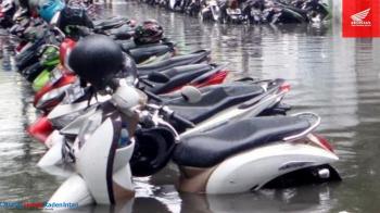 Lakukan Hal Ini Jika Motor Terendam Banjir 