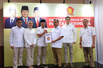 DPP Partai Gerindra Serahkan Surat Rekomendasi Kepada Rahmat Mirzani Djausal dan dr.Jihan Nurlela