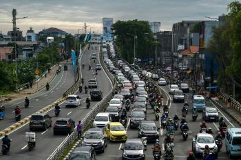 Pemprov DKI Bakal Atur Jam Kerja Karyawan Ngantor Jadi 2 Sesi, Efektif Kurangi Kemacetan?