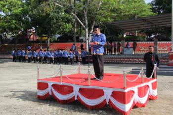 Sekdakab Lamsel Thamrin Pimpin Upacara Bendera Peringatan HUT Ke-51 KORPRI