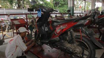 Service Motor Hanya di AHASS Radin Intan 