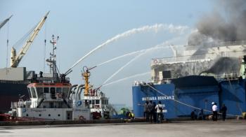 KM Mutiara Berkah I Terbakar di Pelabuhan Indah Kiat Merak