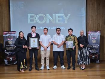 MURI Beri Penghargaan Kepada Boney atas Penjualan Suplemen Peninggi Badan Terbanyak