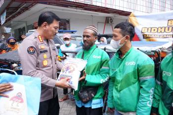 Sambut hari jadi Humas Polri yang ke-71, Humas Polda Lampung, Lakukan Bakti Sosial