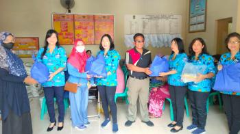 Kunjungan Peduli Kasih Organisasi Wanita Katolik RI Ranting St. Laurensius Bukit Kencana ke Posyandu Lansia Kelurahan Kali Balau Kencana