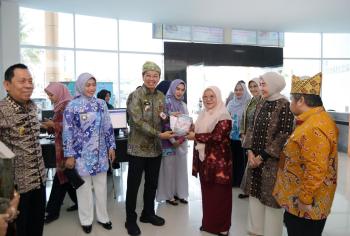 Peringatan Hari Kunjung Perpustakaan dan Bulan Gemar Membaca Tahun 2024, Bunda Literasi Maidawati Retnoningsih Samsudin Ajak Generasi Muda Tingkatkan Prestasi 