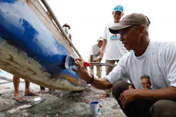 Nelayan di Lampung Selatan Tambah Semangat Melaut Setelah Dibantu Renovasi Perahu oleh Komunitas Nelayan Pesisir