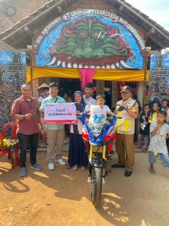 Menangkan Undian TDM Honda, Herlina Wati Dapat 1 Unit Honda CB150X Gratis 