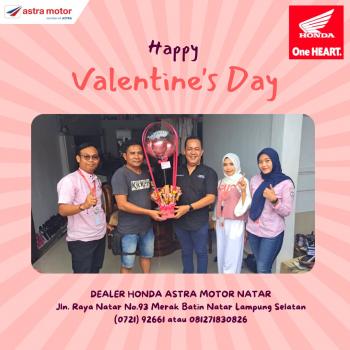 Sambut Hari Valentine, Honda Astra Motor Natar Bagi-Bagi Coklat Gratis