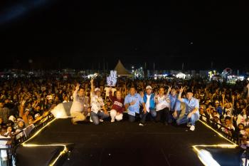 Ribuan Masyarakat Lampung Tengah Padati Lapangan Karang Endah Saat Konser Gebyar Indonesia Maju 