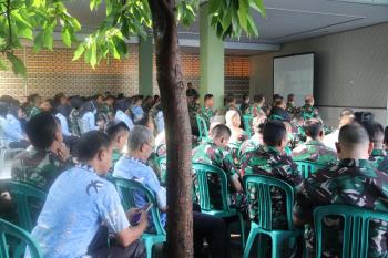 Tingkatkan Semangat Juang Prajurit,  Dandim 0410/KBL Ajak Personel Nobar Film De Oost