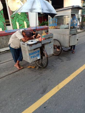 Pendapatan Pedagang Kecil yang Tidak Kunjung Akur Dengan Covid-19