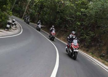 Tips Berkendara Melewati Jalan Tanjakan Dan Turunan Menggunakan Sepeda Motor Matic 