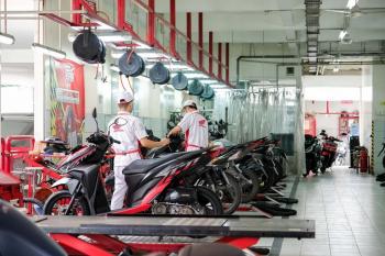 Waduh, Ini Resiko Yang di Hadapi Jika Jarang Service Motor 