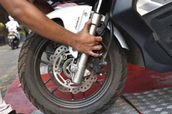 Mengapa Motor Tidak Stabil Saat Belok ? ini Penyebabnya 