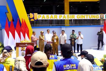 Pj Gubernur Samsudin Dampingi Presiden Joko Widodo, Resmikan Pasar Pasir Gintung Bandar Lampung 