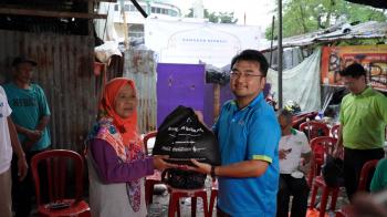 FRESTEA dan Coca-Cola System di Indonesia Bergandengan Tangan pada Bulan Suci Ramadan Tahun ini, Mendukung Pemulung dan Keluarga di Bawah Pusat Pengumpulan dari Yayasan Mahija Parahita Nusantara