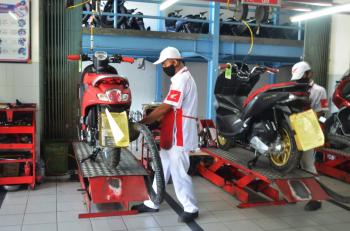 Pernah Merasakan Motor Bau Sangit, Ini Penyebab dan Cara Pencegahannya 