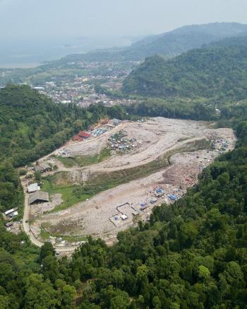 Viral! Dikira Pasir Ternyata Ini Kondisi TPA Bakung dari Udara