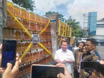 Terungkap! 24,8 Ton Minyak Goreng Curah Dikemas Tanpa Merek di Lampung 