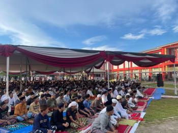 Warga Binaan Pemasyarakatan Beserta Petugas Rutan Berkumpul di Lapangan Rutan Bandar Lampung Gelar Shalat Idul Fitri 