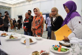 Ketua TP. PKK Provinsi Lampung Hadiri Lomba Tata Hidang Makanan Berbahan Dasar Kopi Pada Event Kopi Lampung Begawi Tahun 2022 