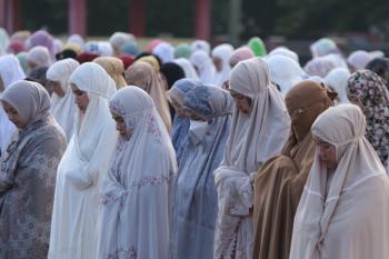 Wali Kota Bandar Lampung Bersama Masyarakat Salat Idul Adha di Stadion Mini Kalpataru Kecamatan Kemiling