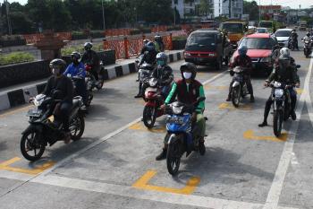 Ini Jarak Aman Naik Motor Yang di Rekomendasikan Sesuai Kecepatan