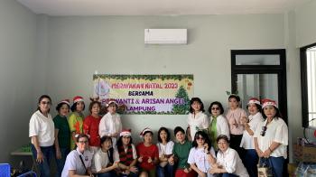 Perwanti dan Arisan Angel Lampung Merayakan Natal Bersama di Yayasan Rumah Kasih Lampung