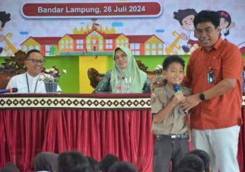 Peringati Hari Anak Nasional Tahun 2024, OJK Provinsi Lampung Edukasi Pelajar Tentang Cerdas Keuangan 