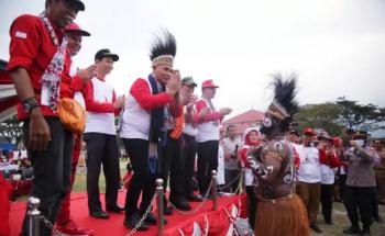 Bupati Nanang Ermanto Lepas Parade Budaya 