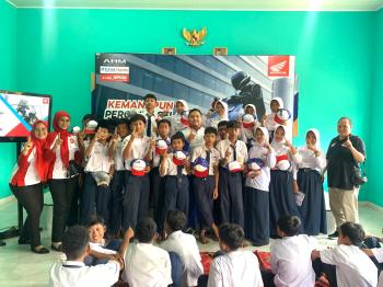 Edukasi Safety Riding Sejak Dini, TDM Gelar Safety Riding Bersama SMP Amal Bhakti 