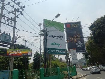 Perwali Terabaikan, Penempatan Reklame di Jl. Worter Mongonsidi Asal-Asalan Tetap Diizinkan