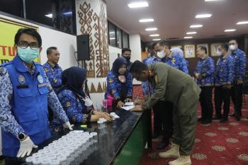 Hasil Tes Urine Seluruh Eselon II dan Pimpinan Tinggi Pratama di Lingkungan Pemerintah Provinsi Lampung Dinyatakan NEGATIF Dari Berbagai Zat Tergolong Narkoba