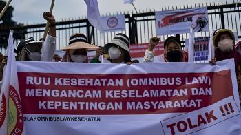 RUU Omnibus Law Kesehatan Dinilai Tidak Melindungi Rakyat 